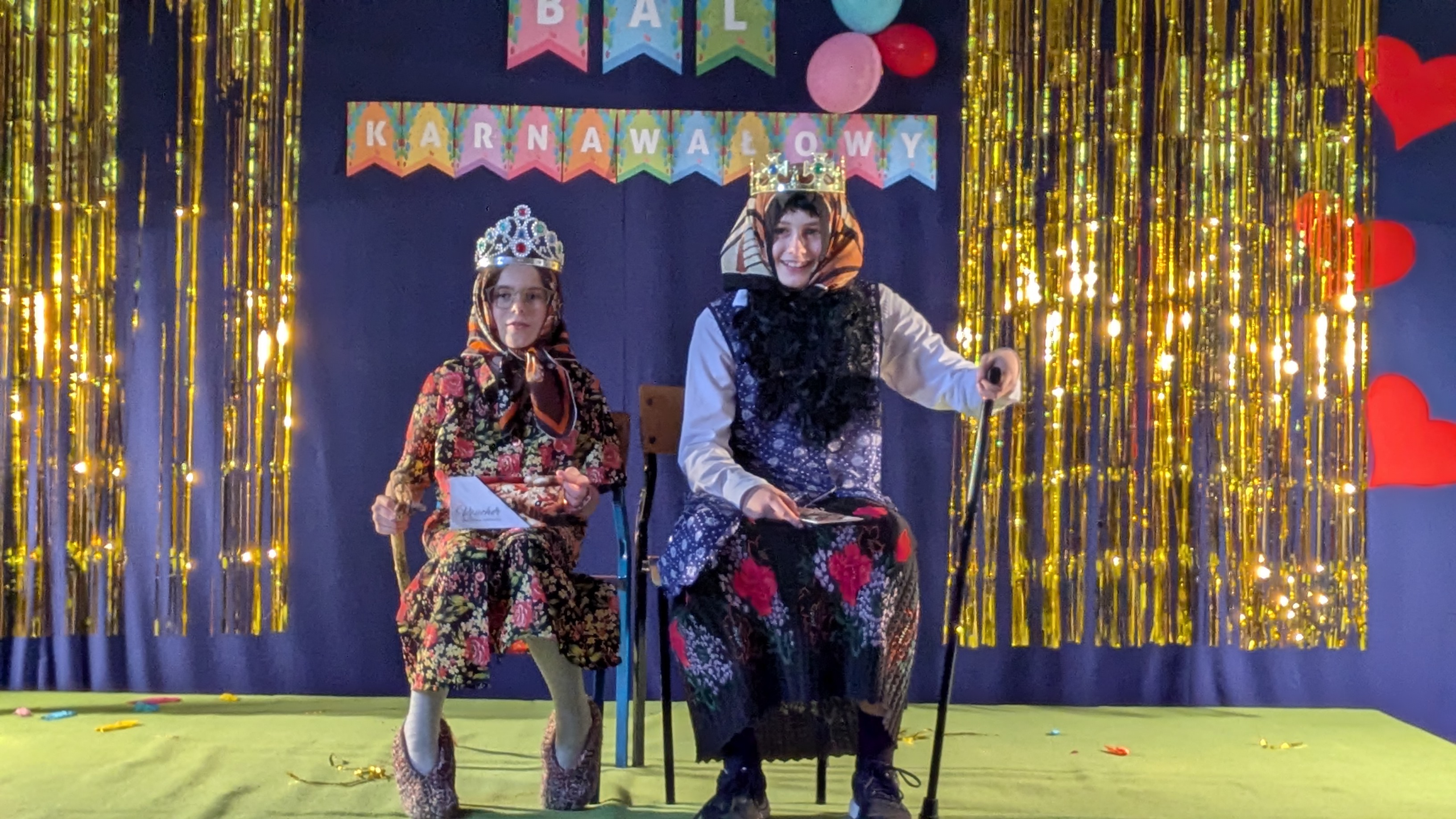 uczniowie nagrodzeni za najciekawszy strój karnawałowy