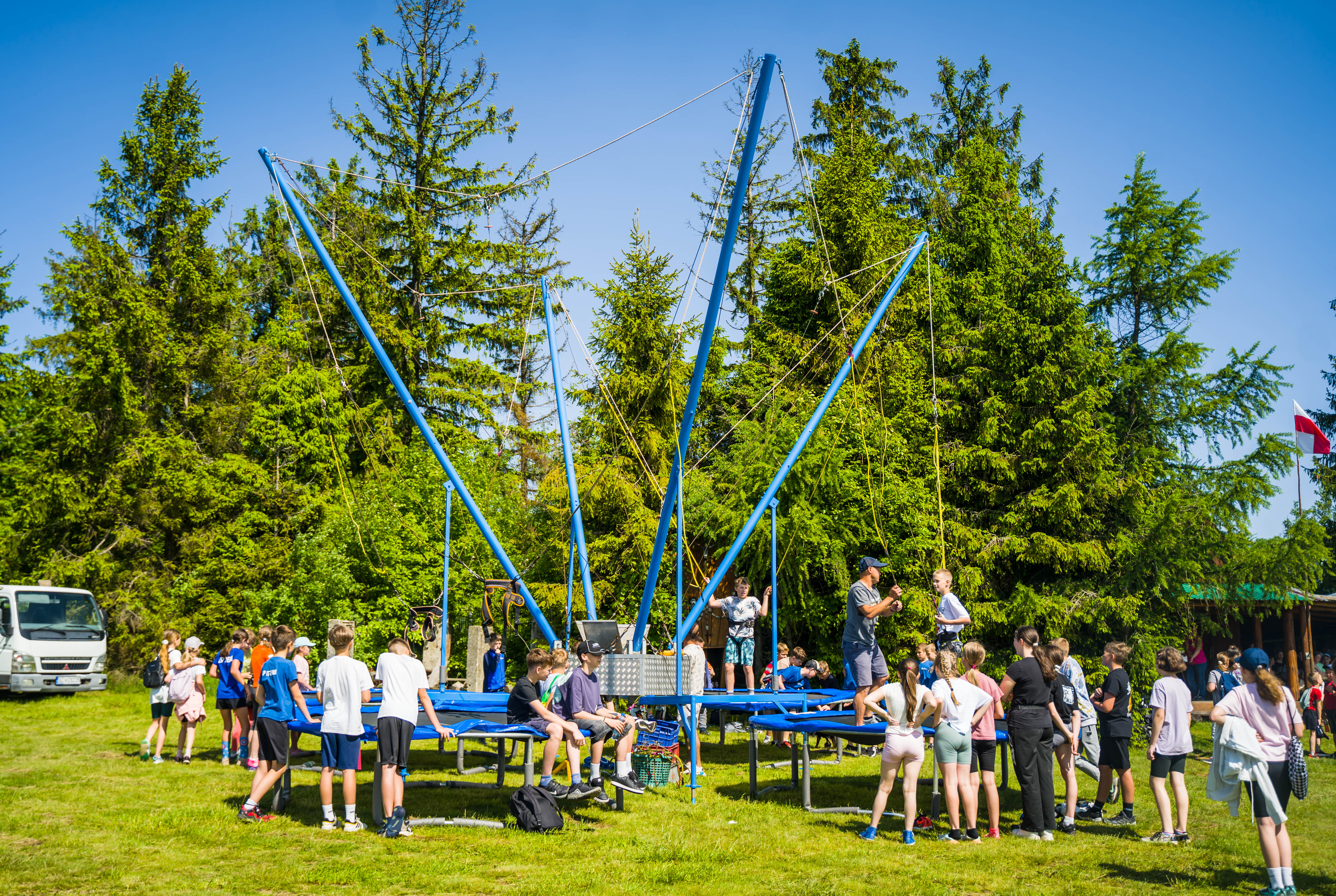 Dzień Dziecka na Tynioku 2025 dzieci na trampolinach