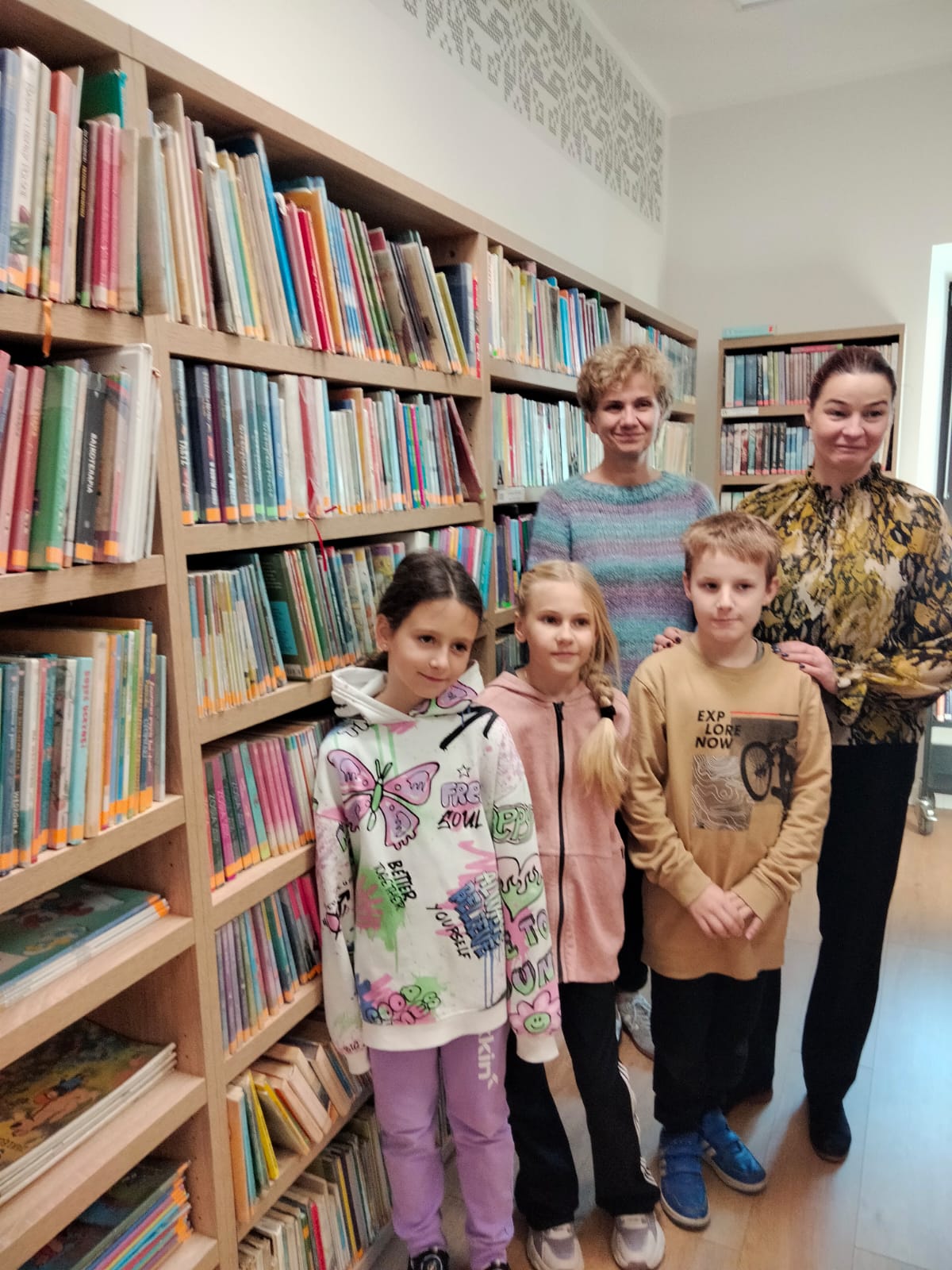 wycieczka klasy 4 uczniowie kl.4 w Gminnej Bibliotece
