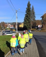 SP2 Istebna- Bezpieczeństwo na drodze - pamiętamy o kamizelkach odblaskowych