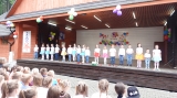 Dzień Rodziny 2024 - na scenie dzieci z oddziału przedszkolnego i kl.1