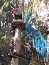 w parku linowym Base Camp